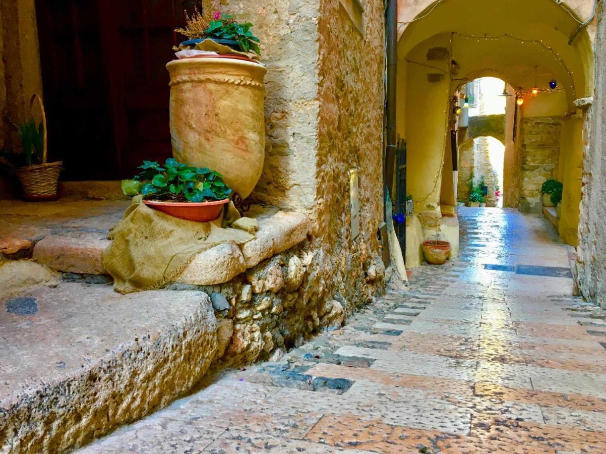 Le Torri Riviera Holiday Albenga Bagian luar foto