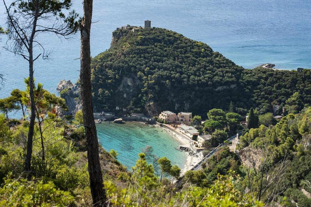 Le Torri Riviera Holiday Albenga Bagian luar foto