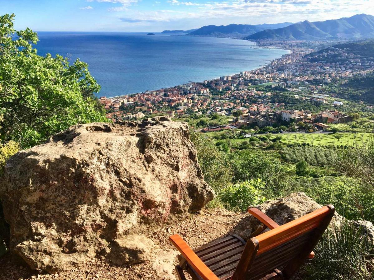 Le Torri Riviera Holiday Albenga Bagian luar foto
