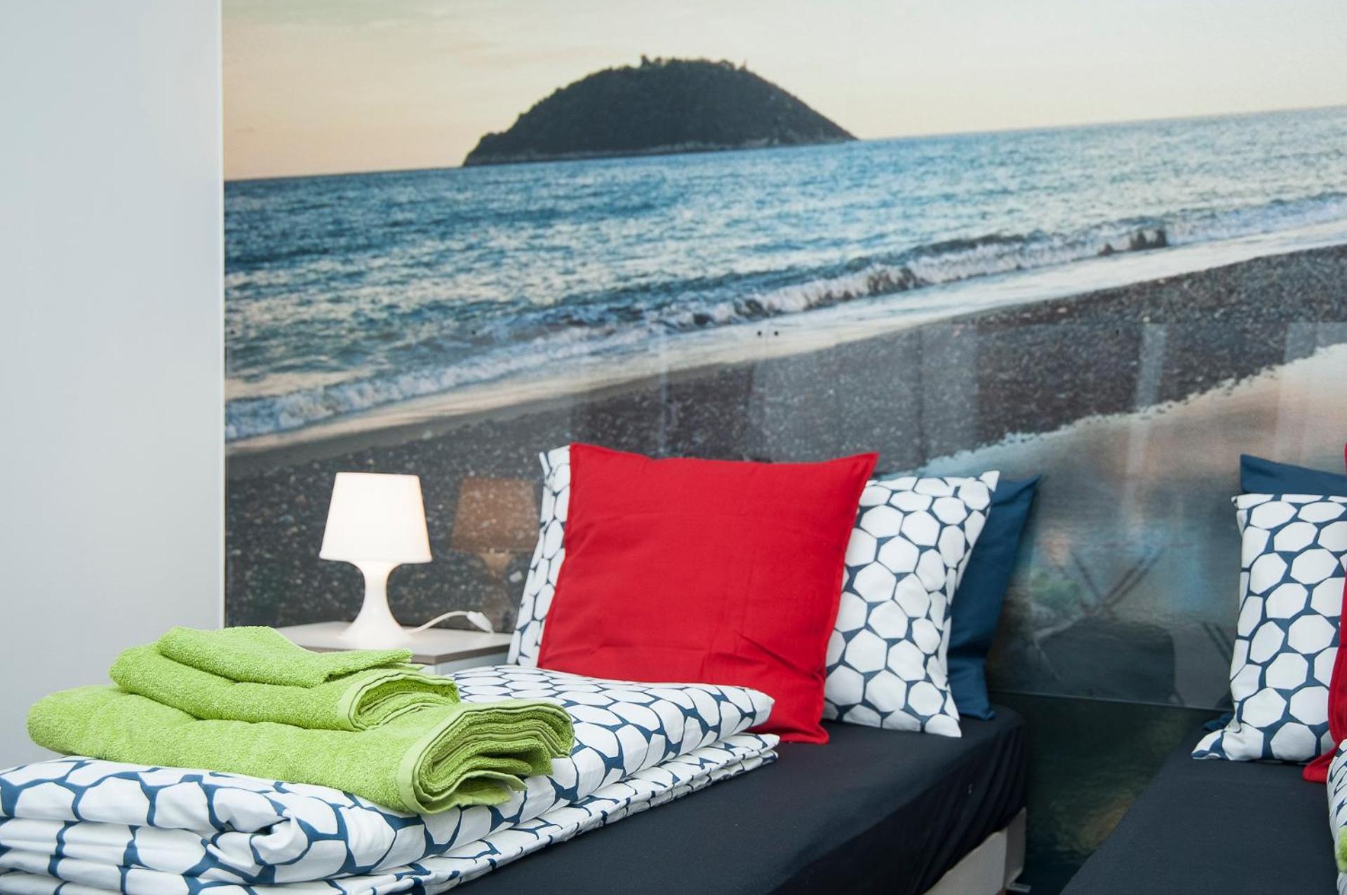 Le Torri Riviera Holiday Albenga Bagian luar foto