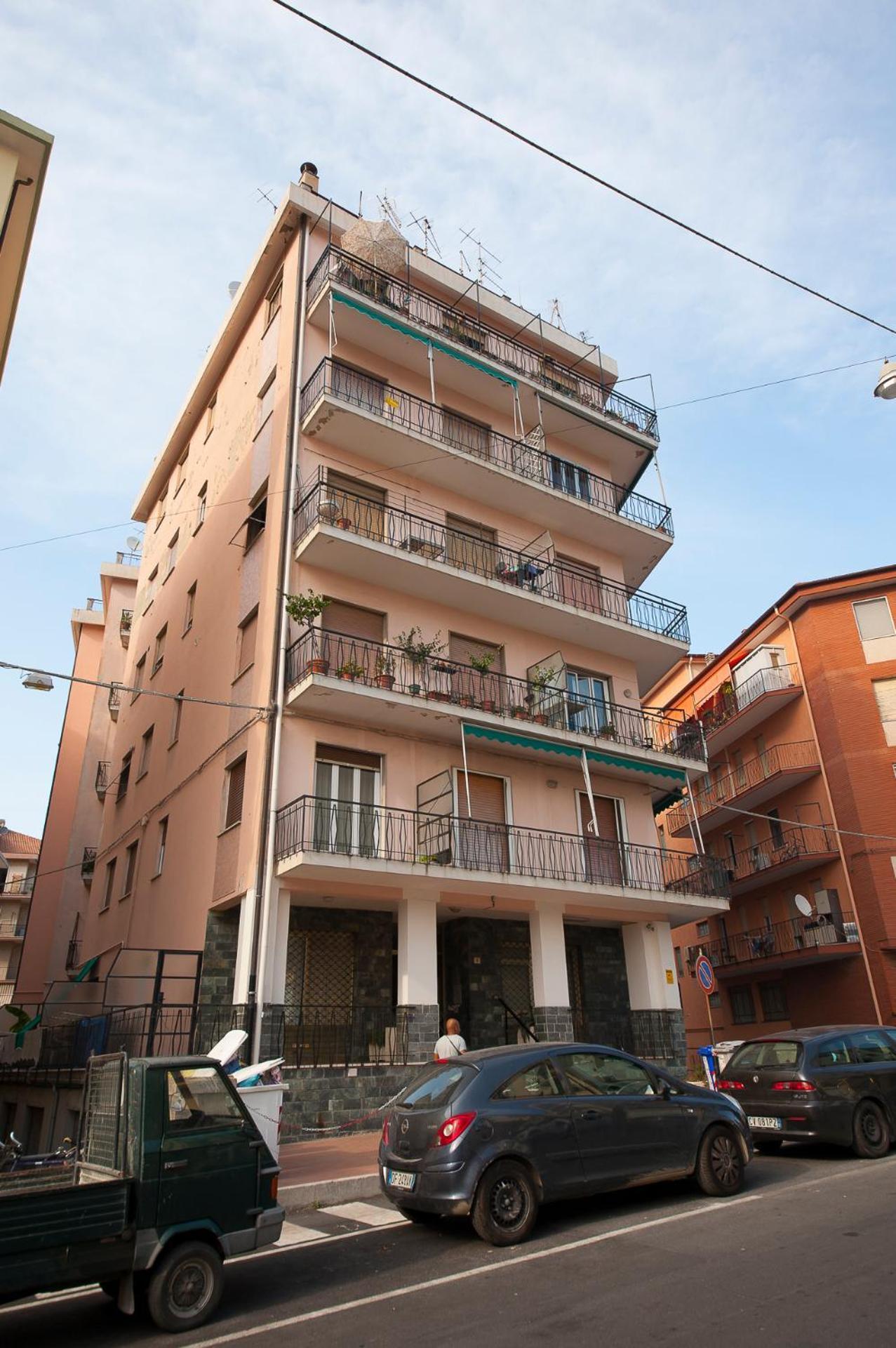 Le Torri Riviera Holiday Albenga Bagian luar foto
